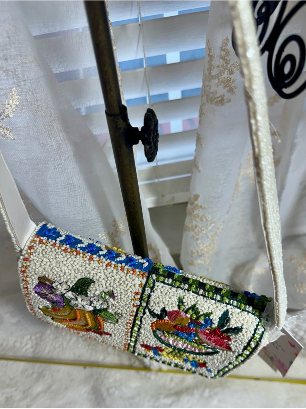 Made in India white beaded fruit and cocktail shoulder bag - Picture 2 of 5